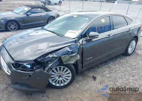 2016 Ford Fusion Hybrid Se из США, поврежденный, VIN 3FA6P0LU1GR139302